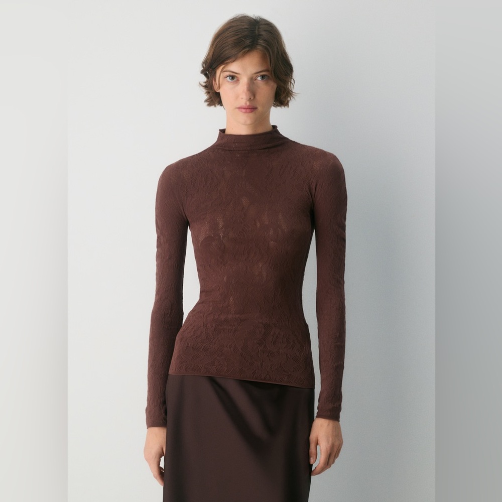 Aritzia Flora Seamless Sorolla Longsleeve